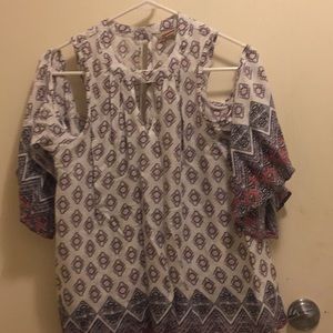 Scooped sleeve shirt